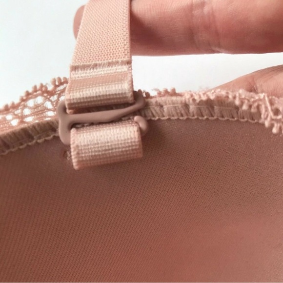 B. Luxe Pink Lace Convertible Strapless Bra Size 40D - Picture 2 of 5